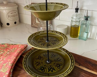 Soporte para platos vintage de 3 niveles, Homer Laughlin, color verde aguacate.