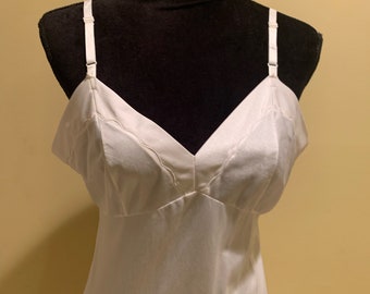 Ivory nylon dress slip lingerie size 38 vintage Movie Star