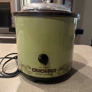 Vintage 1970s Rival Avocado Green 3 1/2 Qt. Crock Pot Slow 