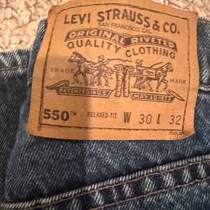 May include: A brown leather Levi Strauss & Co. patch with the text "Original riveted quality clothing" and "550TM Relaxed Fit W 30 L 32".