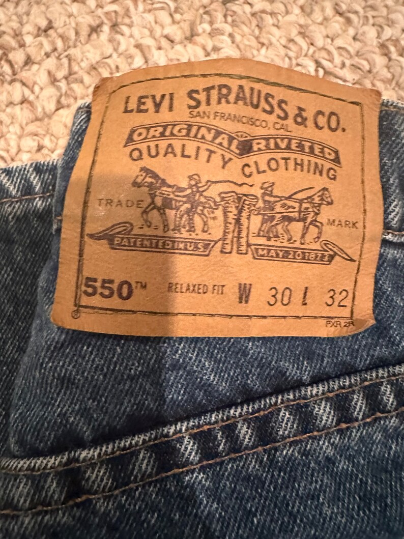 May include: A brown leather Levi Strauss & Co. patch with the text "Original riveted quality clothing" and "550TM Relaxed Fit W 30 L 32".