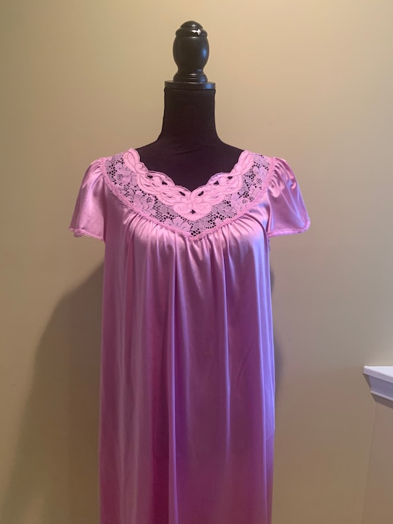 Vintage nylon nightgown short sleeves Vanity fair… - image 2