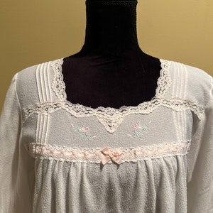 White long sleeve knee length Barbizon nightgown