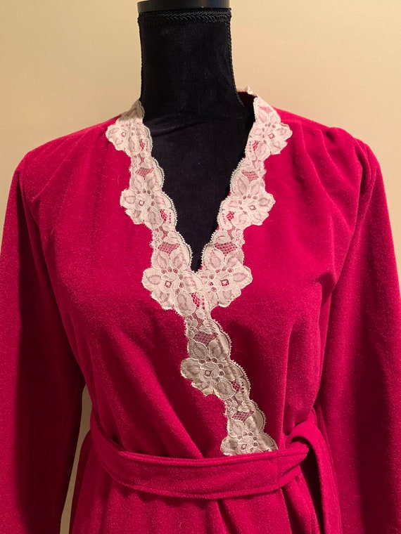 Glamorous Kayser red velour robe size small vintag