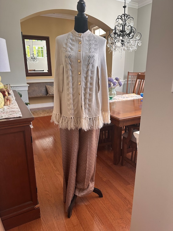 Button front poncho cape ivory vintage Sweater Be… - image 2