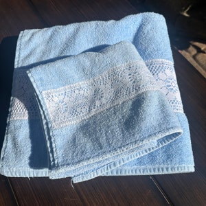 Vintage 2 piece towel set bath towel and hand towel blue with white trim Cannon Monticello