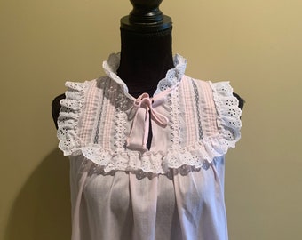 Light pink sleeveless nightgown with eyelet trim size petite vintage
