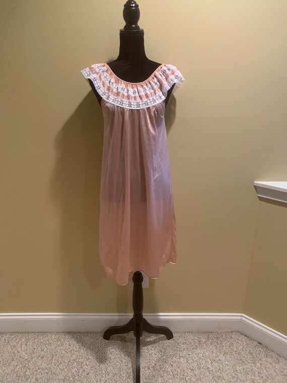 Peach salmon sleeveless nylon nightgown with lace… - image 3
