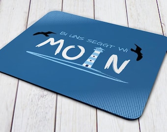 Maritime textile mousepad with the saying 'Bi uns seggt wi Moin' in Low German | North German gift printed with lighthouse & seagulls