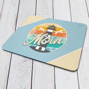 Mousepad maritim mit Moin Motiv, Leuchtturm und Möwen | Textil Mauspad bunt im Vintage Design | Mit Gummi-Rückseite