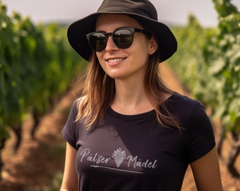 Women's Palatinate T-Shirt 'Pälzer Mädel' with grapes I Great gift for Palatinate residents I Black shirt with saying | Up to 3XL