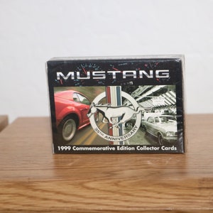 FORD Mustang Vintage 1999 1999 Gedenkausgabe Sammlerkarten Spielen SVO Shelby GT350 Saleen Lustiges Auto Rennauto Rennwagen 1990er Jahre Hot Rod