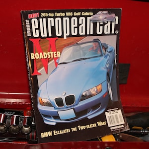 以下が含まれることがあります： 「HOT! 265-hp Turbo VR6 Golf Cabrio European Car Roadster BMW Escalates the Two-Seater Wars」というテキストと「European Car」という雑誌名と共に、青いBMW Mロードスターが掲載された雑誌の表紙。