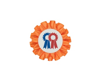 Gepersonaliseerde Single Rosette 1-0. Het beste voor evenementen, feesten en als prijs of prijs. Vastgemaakt met een veiligheidsspeld.