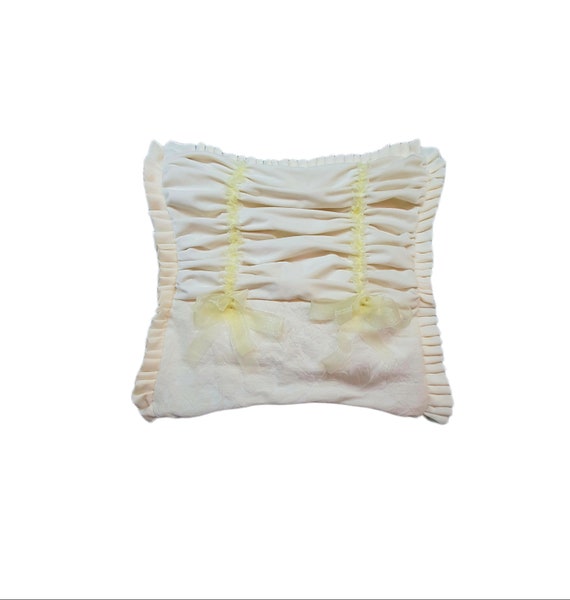 Plush decorative pillows 2025