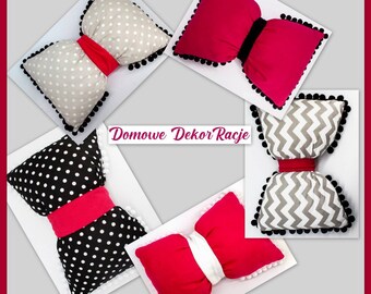 Pillow Decorative, Pom pom pillow, Gift illow, Gift Valentine, White Pink Pillow, Gift Idea