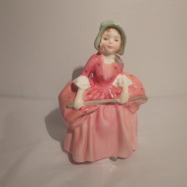 Vintage Royal Doulton HN 1811 "Little Bo Peep" Figurine