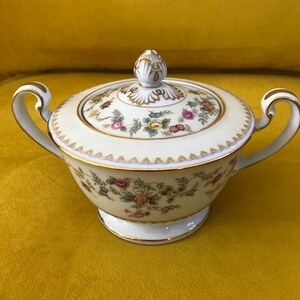Noritake Smilax sugar bowl with lid