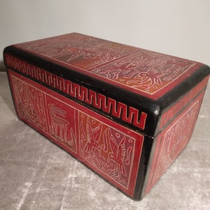Vintage Mexican OLINALÁ GUERRERO Red and Black Lacquer Wood Trinket Box
