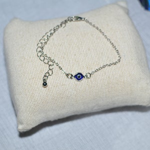 Evil Eye Armband mit blauen Perlen und versilberten Armbänder, Minimalist Schmuck, Freundschaftsarmband