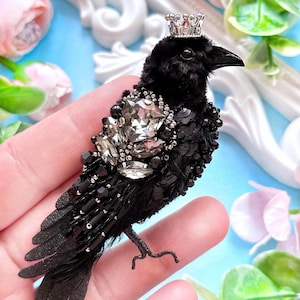 Hand-embroidered black raven brooch, christmas gift for her, jewelry for women