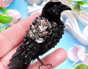 Hand-embroidered black raven brooch, christmas gift for her, jewelry for women