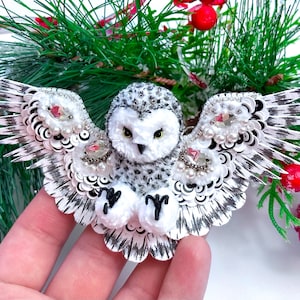Barn owl beaded broach, embroidered crystal beads brooch, very large brooch, beaded brooch , owl pin, bird lover gift, ukrainian jewelry zdjęcie 4
