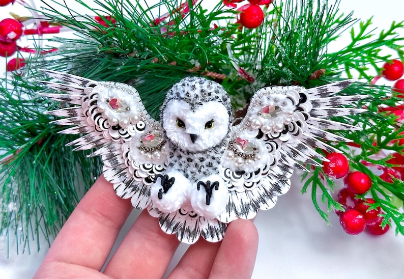 Barn owl beaded broach, embroidered crystal beads brooch, very large brooch, beaded brooch , owl pin, bird lover gift, ukrainian jewelry zdjęcie 4