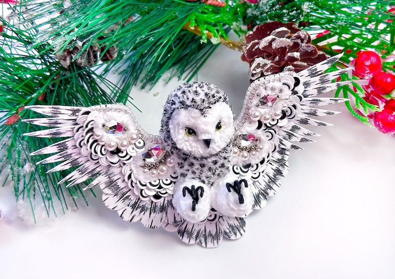 Barn owl beaded broach, embroidered crystal beads brooch, very large brooch, beaded brooch , owl pin, bird lover gift, ukrainian jewelry zdjęcie 5