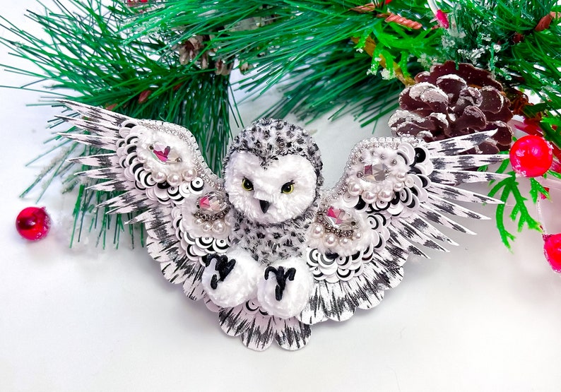 Barn owl beaded broach, embroidered crystal beads brooch, very large brooch, beaded brooch , owl pin, bird lover gift, ukrainian jewelry zdjęcie 6