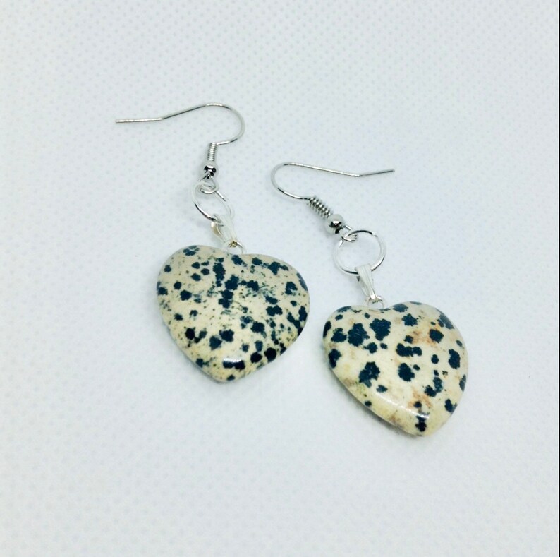 Dalmatian jasper crystal heart shaped earrings, Healing crystal earrings, Heart shape earrings imagem 2