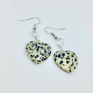 Dalmatian jasper crystal heart shaped earrings, Healing crystal earrings, Heart shape earrings imagem 1