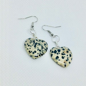 Dalmatian jasper crystal heart shaped earrings, Healing crystal earrings, Heart shape earrings imagem 5