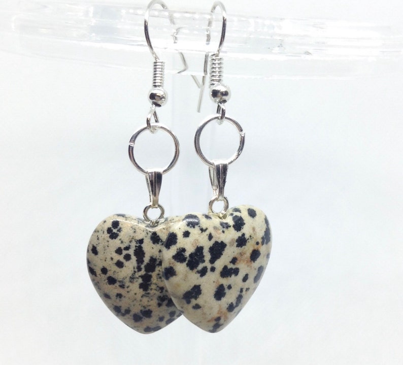 Dalmatian jasper crystal heart shaped earrings, Healing crystal earrings, Heart shape earrings imagem 7