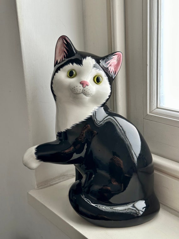 Black and white cat figurine deals