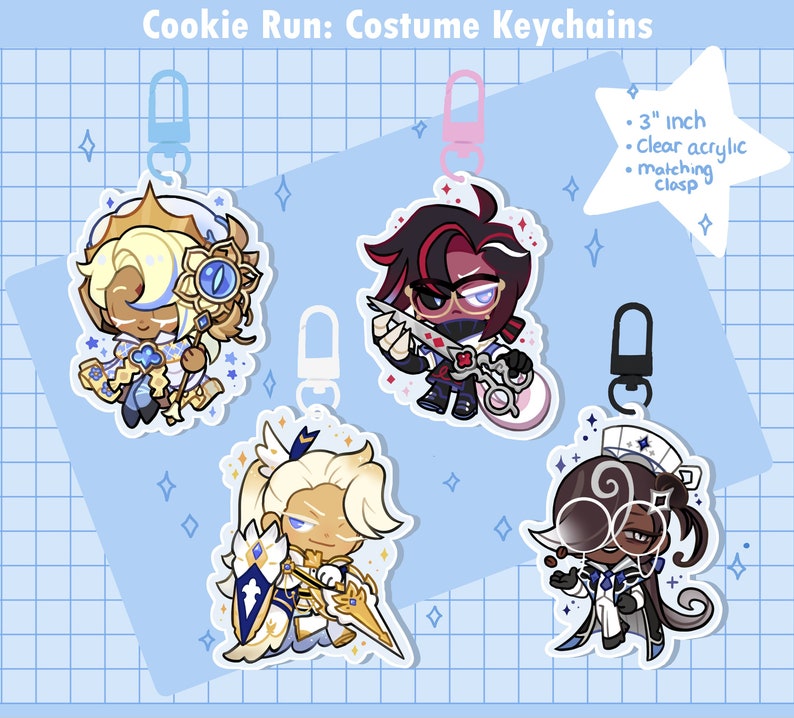 Puede incluir: Cuatro llaveros de acr&iacute;lico transparente de 7,6 cm de di&aacute;metro con personajes del juego Cookie Run. Los llaveros presentan un fondo azul claro y blanco con un patr&oacute;n de cuadr&iacute;cula. Los personajes son: una galleta rubia con una corona y un bast&oacute;n, una galleta pelirroja con una m&aacute;scara negra y un par de tijeras, una galleta rubia con una corona y una espada, y una galleta morena con un sombrero blanco y un par de gafas. Cada llavero tiene un cierre a juego.