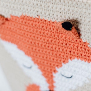 Crochet wall hanging pattern with fox, Nursery fox wall decor tutorial, Diy baby room tapestry image 6