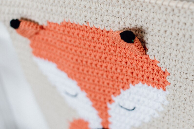 Crochet wall hanging pattern with fox, Nursery fox wall decor tutorial, Diy baby room tapestry image 6
