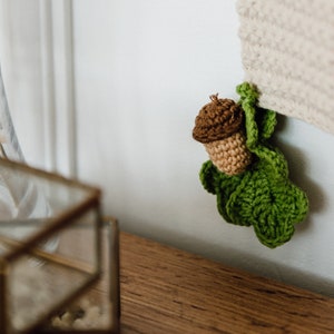 Crochet wall hanging pattern with fox, Nursery fox wall decor tutorial, Diy baby room tapestry image 4