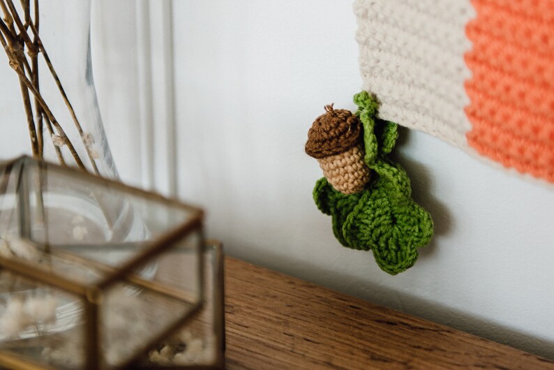 Crochet wall hanging pattern with fox, Nursery fox wall decor tutorial, Diy baby room tapestry image 4