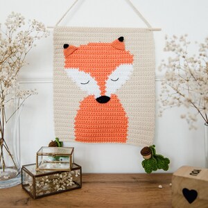 Crochet wall hanging pattern with fox, Nursery fox wall decor tutorial, Diy baby room tapestry image 2