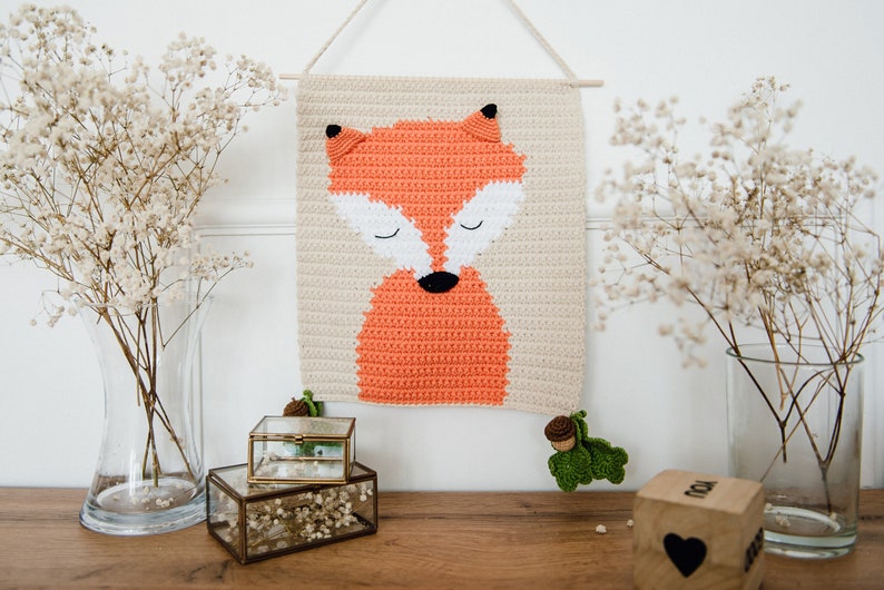 Crochet wall hanging pattern with fox, Nursery fox wall decor tutorial, Diy baby room tapestry image 2