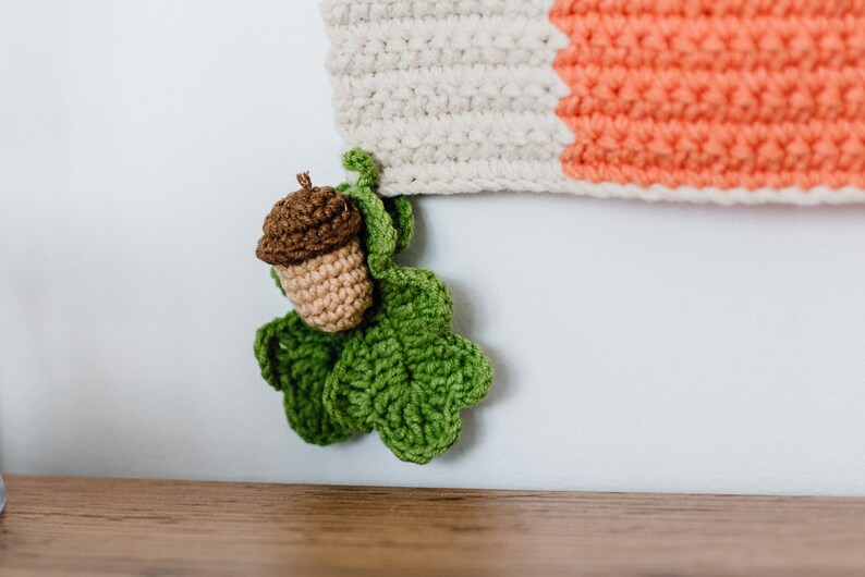 Crochet wall hanging pattern with fox, Nursery fox wall decor tutorial, Diy baby room tapestry image 5