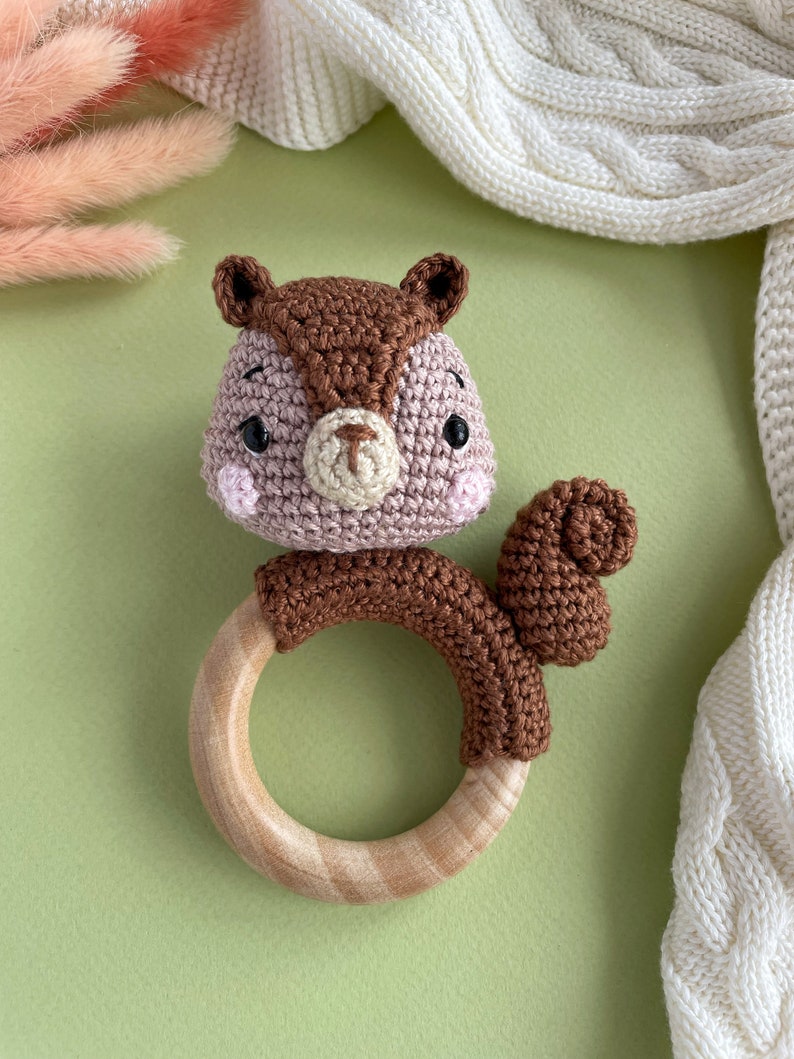 Modèle de hochet au crochet, tutoriel de dentition Chipmunk, anneau de dentition pour bébé amigurumi Diy. image 6