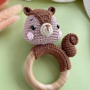 Modèle de hochet au crochet, tutoriel de dentition Chipmunk, anneau de dentition pour bébé amigurumi Diy. image 3