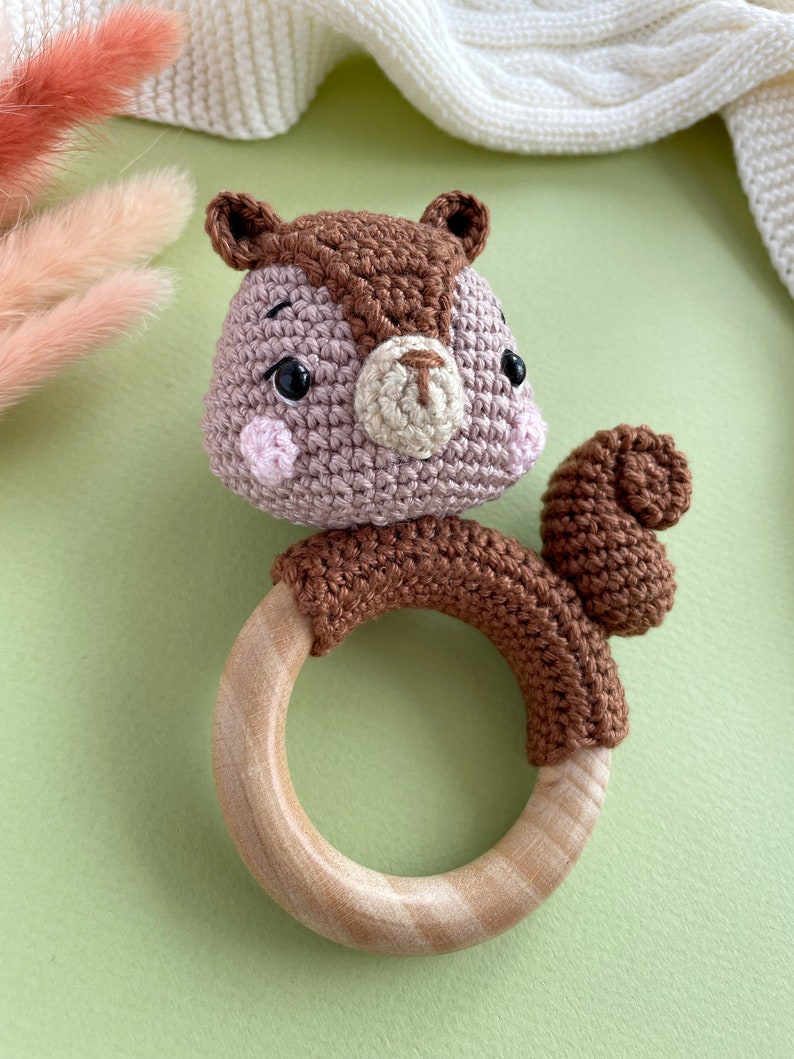 Modèle de hochet au crochet, tutoriel de dentition Chipmunk, anneau de dentition pour bébé amigurumi Diy. image 3