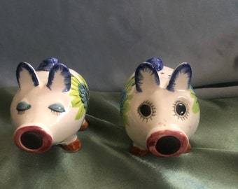 Pig salt and pepper shakers