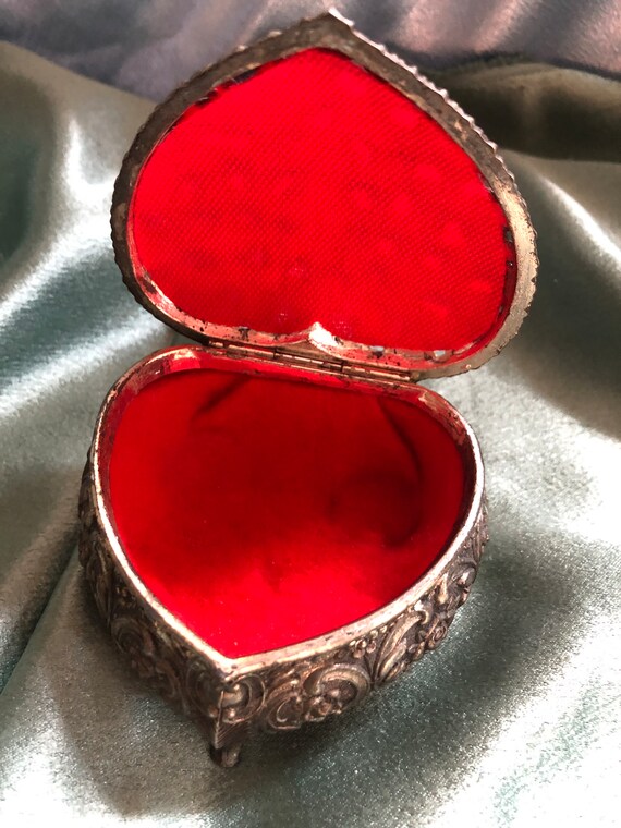 Small heart shaped metal trinket box - image 2