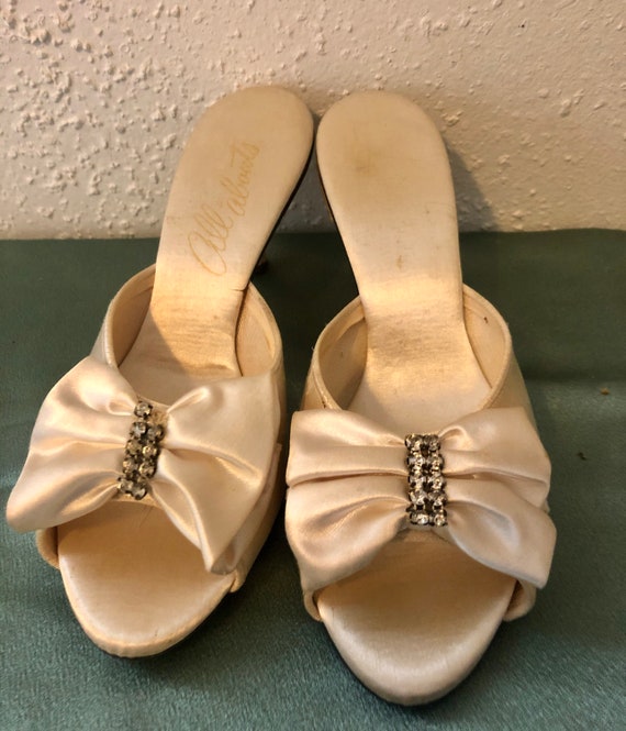 Vintage women’s shoes size 6