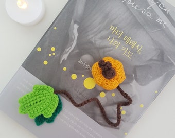 Bookmark Crochet Pattern - Pumpkin (Pattern + Pictorial)